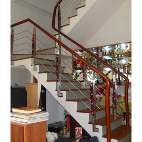 Mẫu cầu thang inox tay vịn gỗ trở thành xu hướng hot nhất 2024