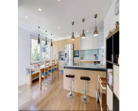 15 mẫu tủ bếp có quầy bar đẹp cuốn hút từ cái nhìn đầu tiên