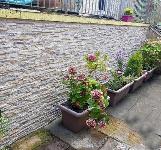 Gạch ốp tường sân vườn khá được các bạn trẻ quan tâm hiện nay