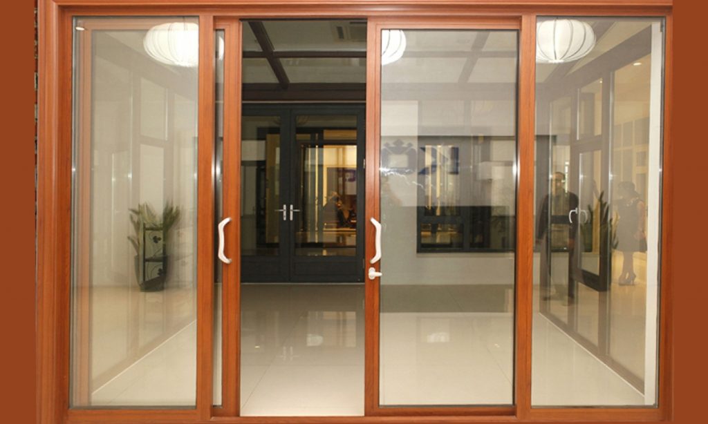 Các loại cửa kính cường lực phòng khách