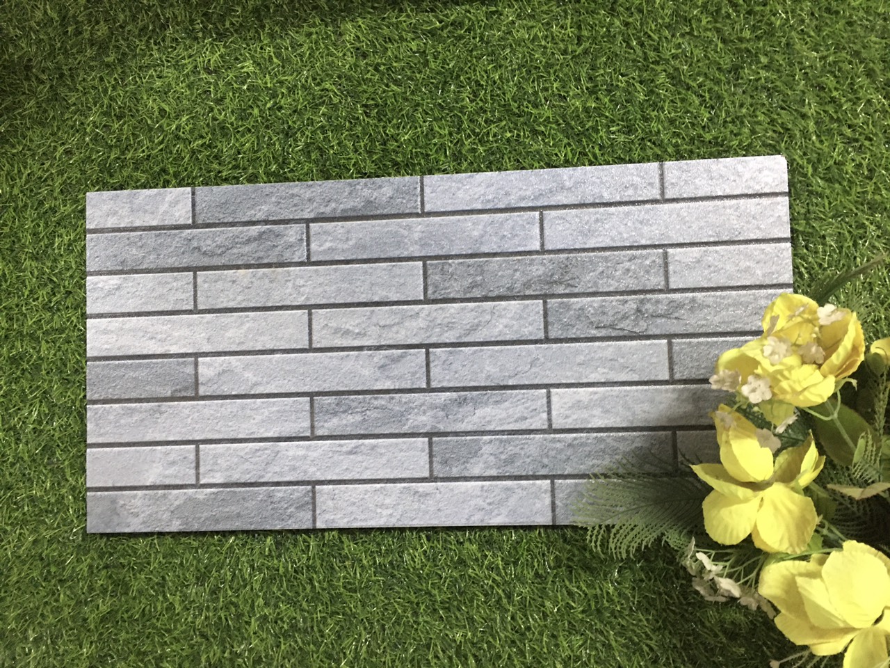 Các mẫu gạch ốp chân tường hàng rào hot nhất hiện nay