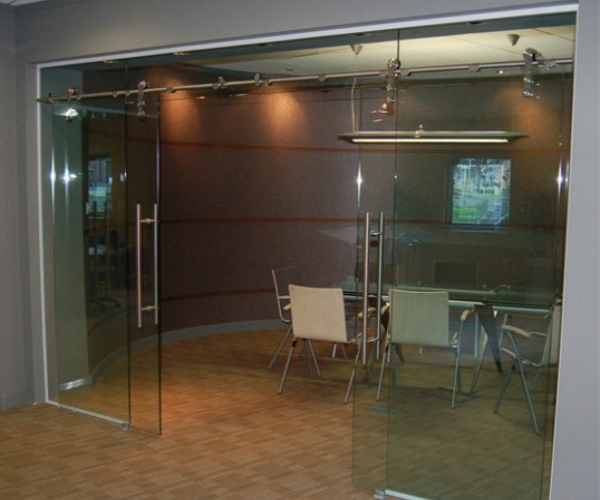 Cửa kính cường lực lùa là gì?