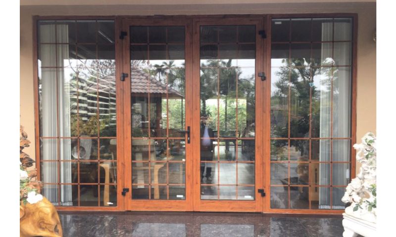 Những lưu ý bạn cần biết khi mua cửa nhôm kính màu gỗ