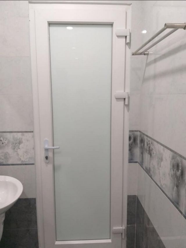 tham khảo mẫu cửa nhà vệ sinh