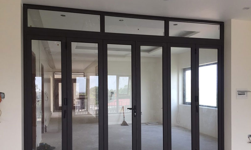 Lưu ý khi lắp đặt kính cho cửa nhôm Xingfa