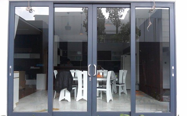 Cửa kính cường lực sang trọng và đẹp mắt 