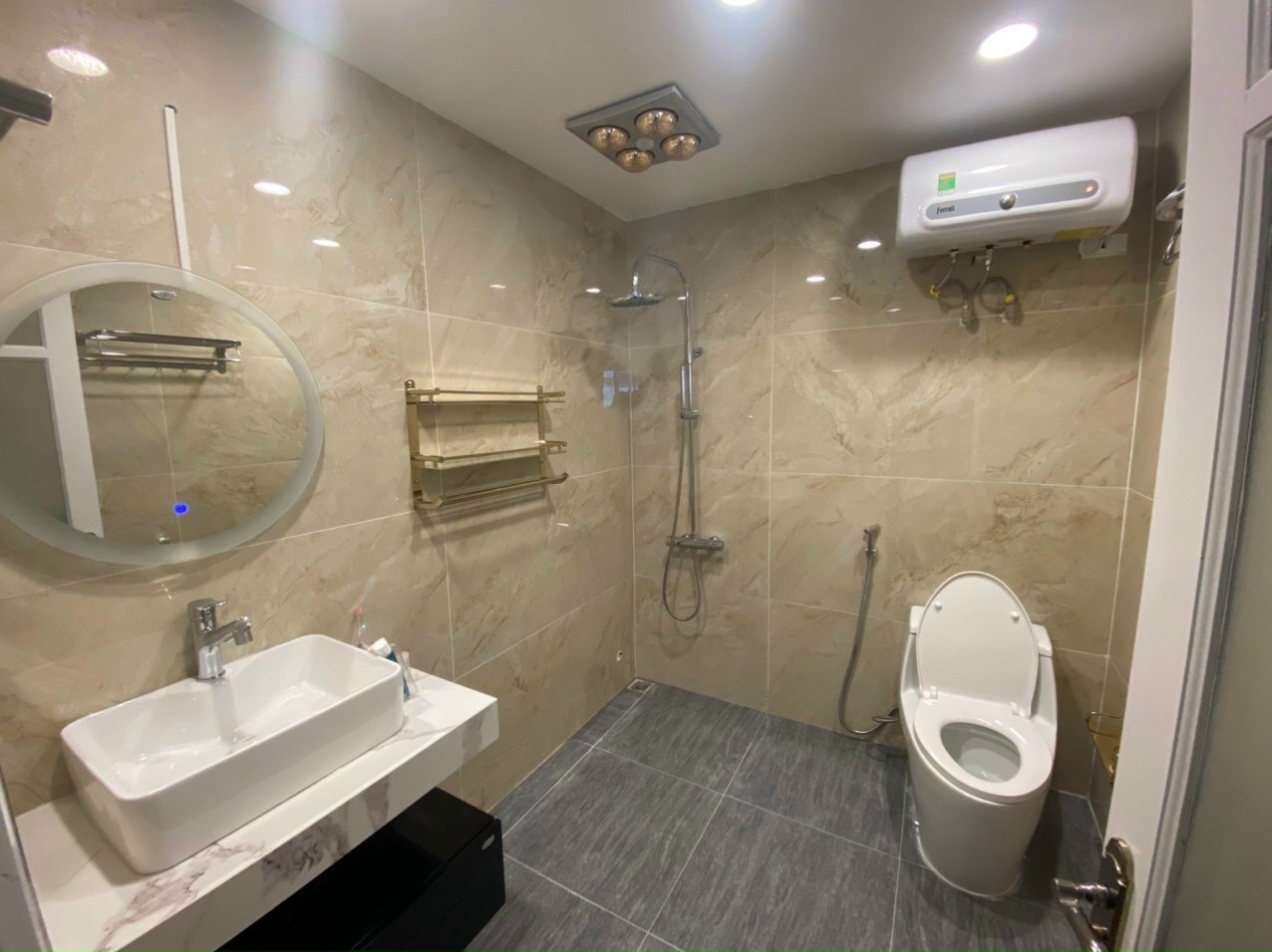 Các mẫu gạch lát nền vân đá vàng