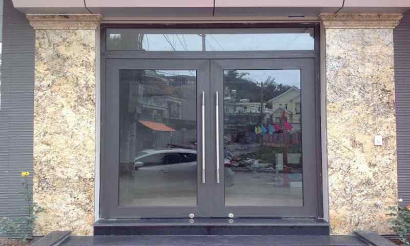 Những lưu ý và phương pháp lắp đặt cửa nhôm kính thủy lực