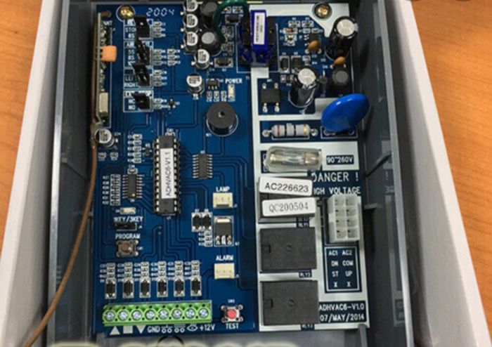 Mạch điều khiển cửa cuốn có ưu điểm lớn là độ bền cao