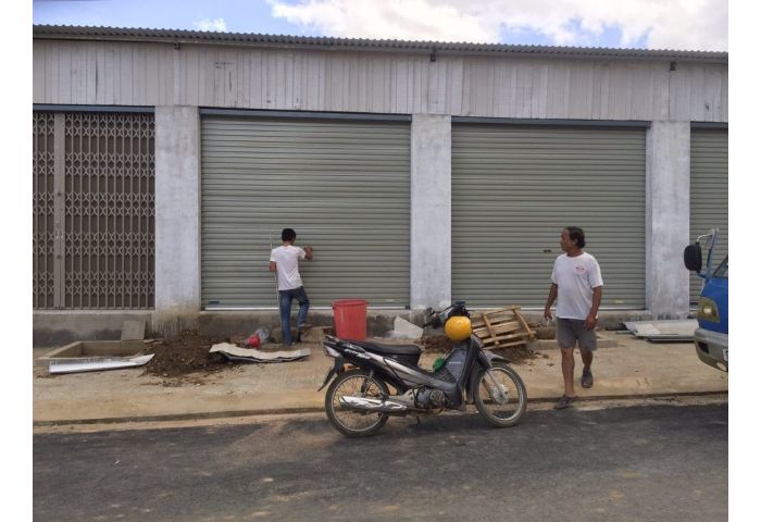 Điểm nổi bật của giá cửa cuốn tấm liền kéo tay