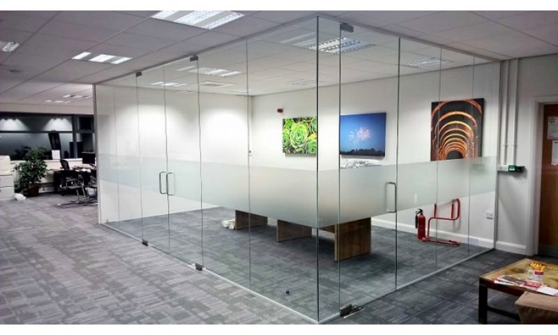 Kính cường lực 12mm và những đặc điểm đặc trưng