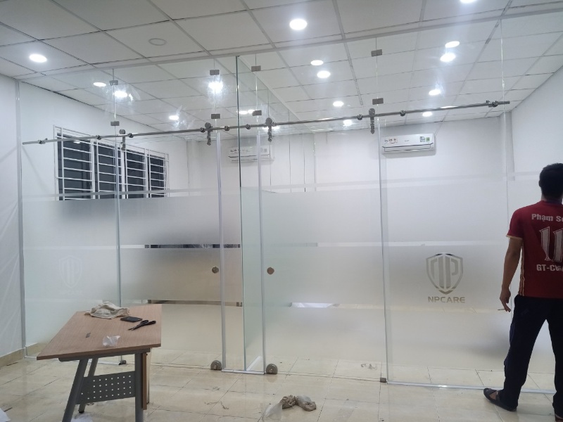 Mẫu cửa kính cường lực lùa đẹp xếp trượt