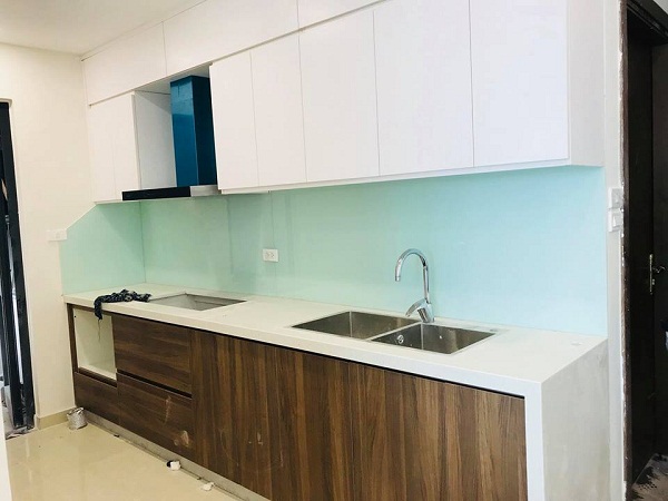 Nên chọn kính ốp bếp phù hợp phong thủy