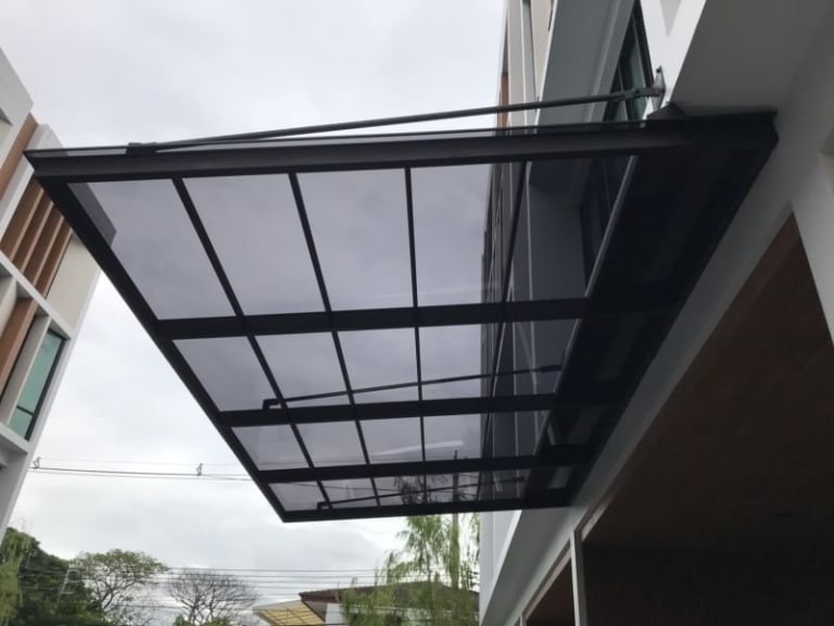 Báo giá chi phí kính cường lực màu đen