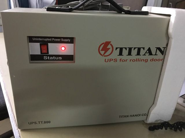 giá bộ lưu điện cửa cuốn titan