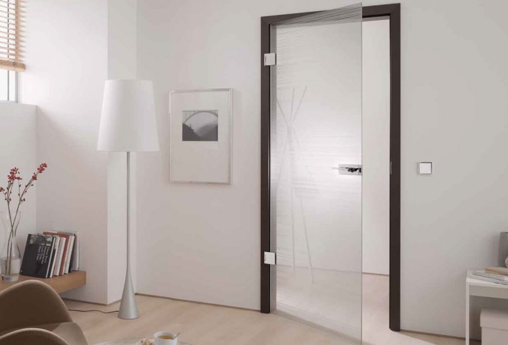 Các loại cửa kính cường lực phòng khách