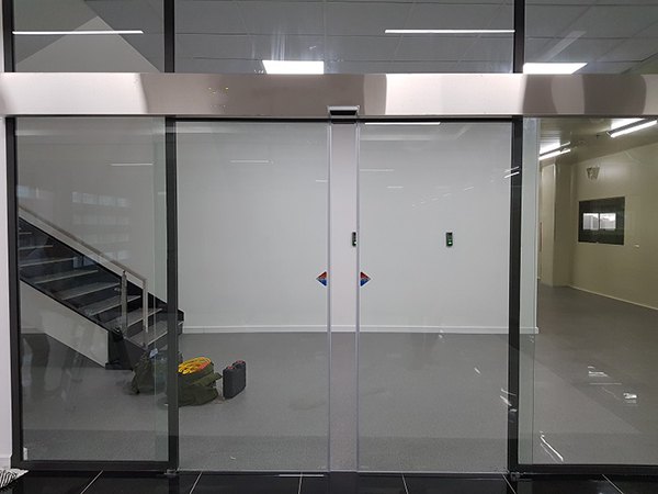 Cấu tạo các bộ phận của cửa kính cường lực 2 cánh lùa